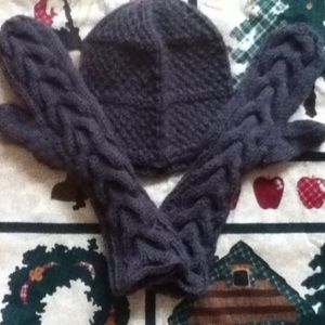 Twilight inspired mittens and hat set